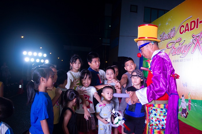Hàng trăm em nhỏ CADI-SUN Hải Dương vui hội trăng Rằm